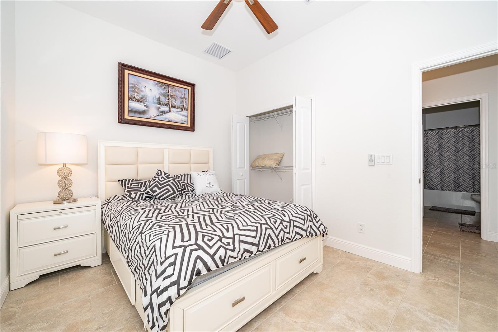Image 16 of 31 For 2812 Shantiniketan Boulevard I-12