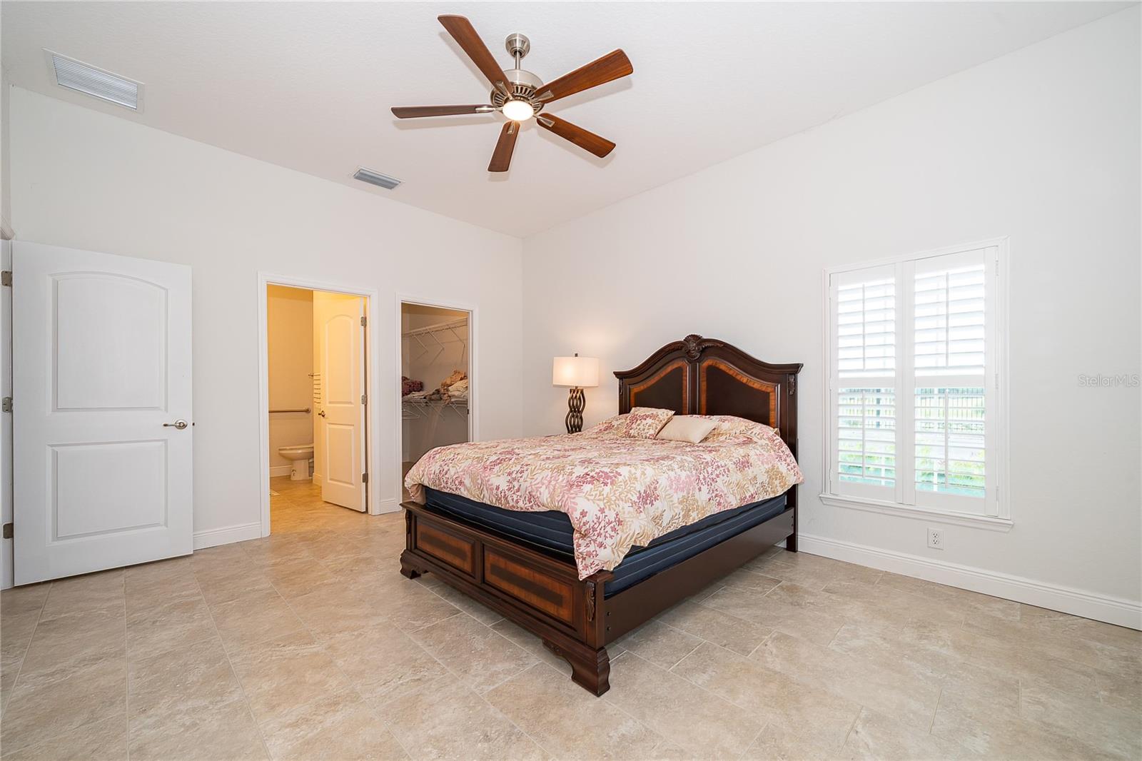 Image 18 of 31 For 2812 Shantiniketan Boulevard I-12