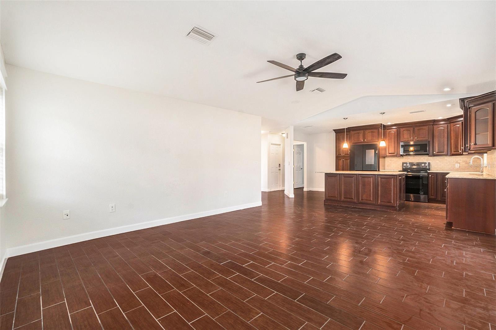 Image 10 of 27 For 8010 Buttonball Lane