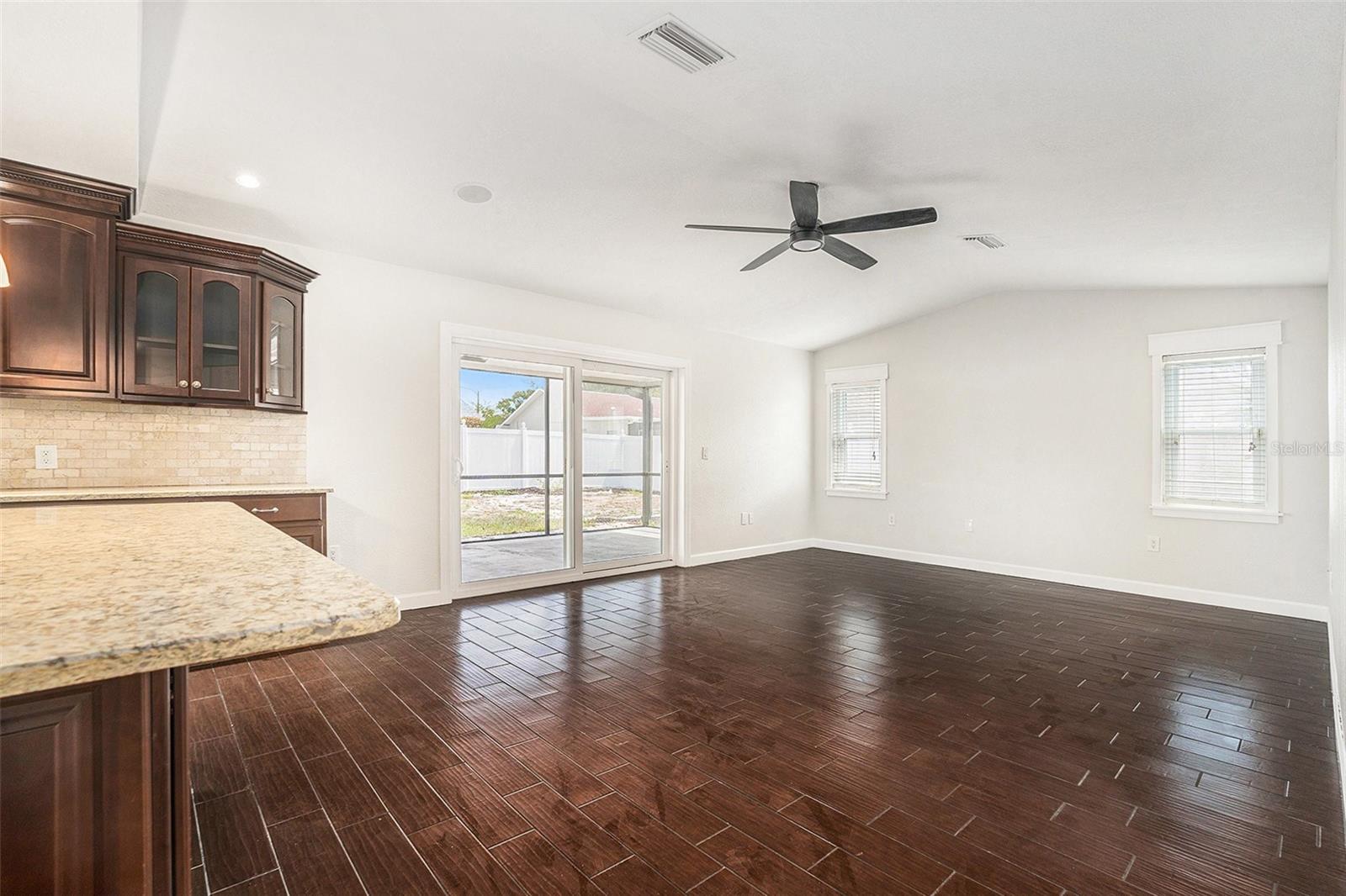 Image 12 of 27 For 8010 Buttonball Lane