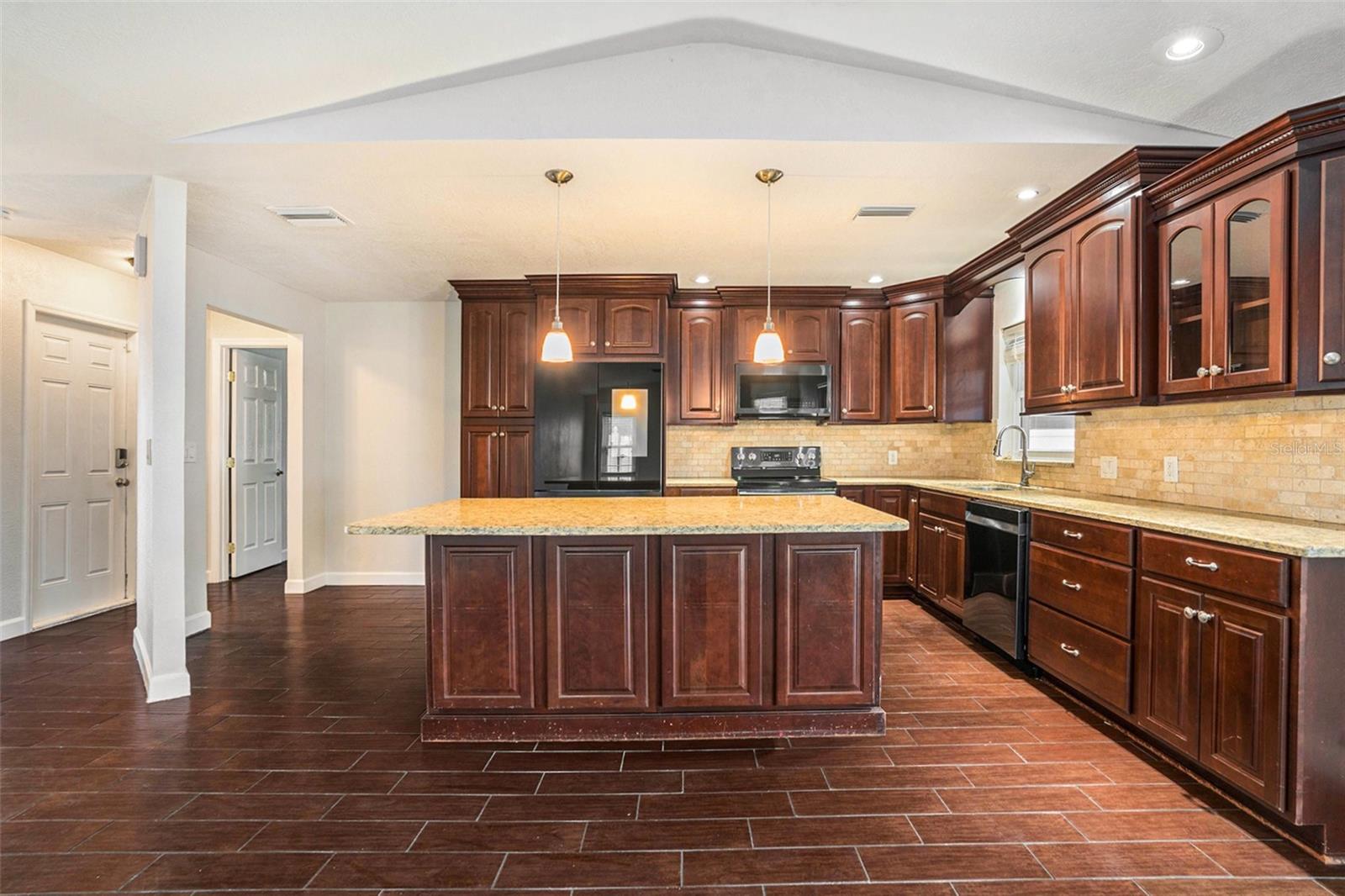 Image 13 of 27 For 8010 Buttonball Lane