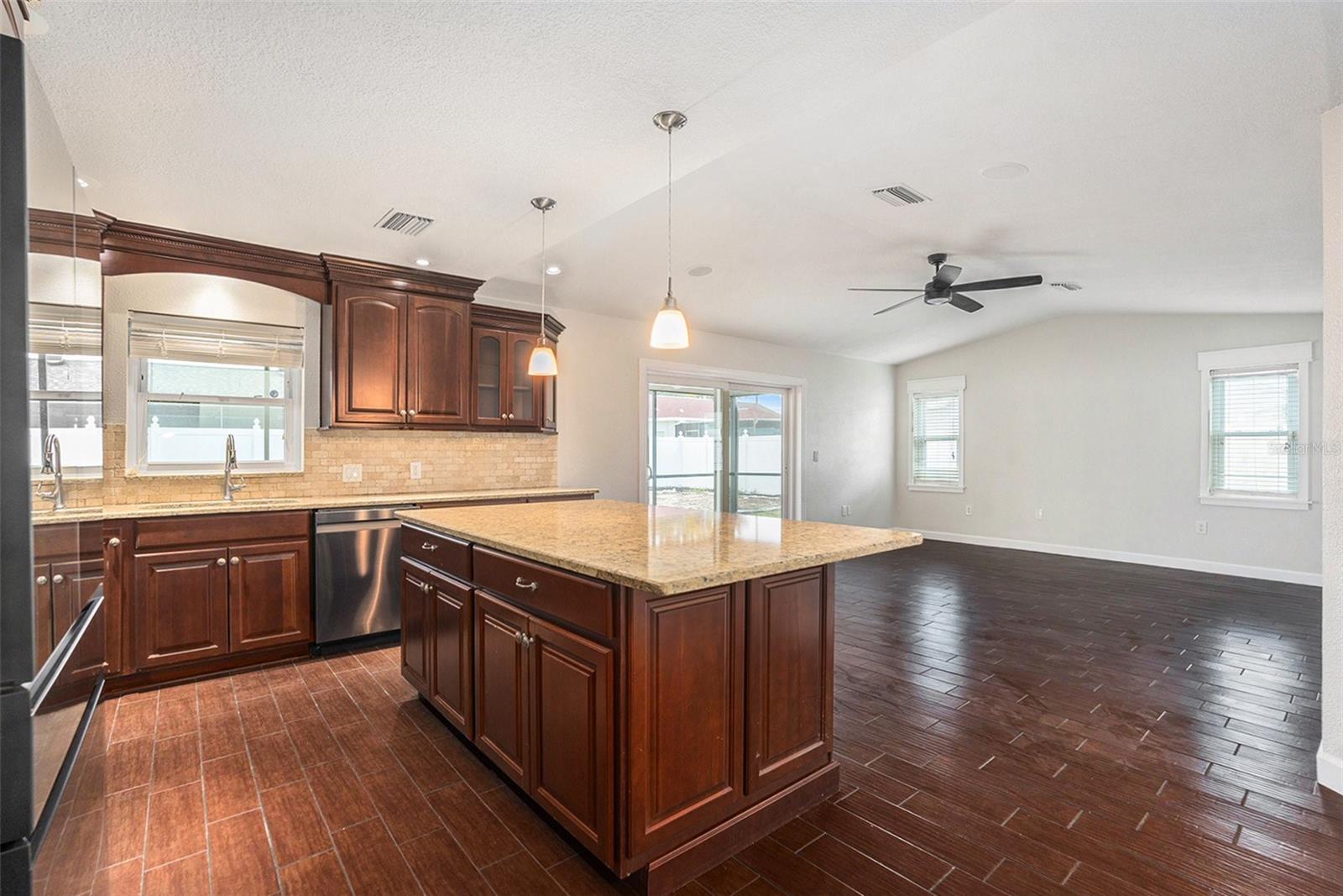 Image 15 of 27 For 8010 Buttonball Lane