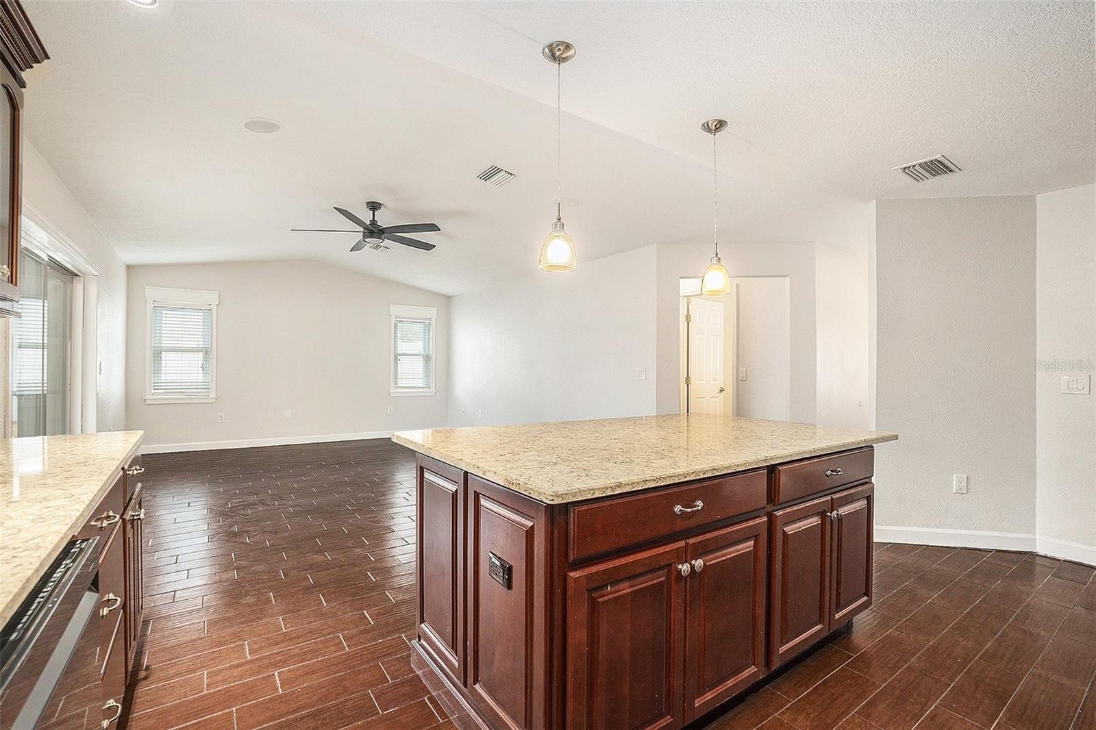 Image 16 of 27 For 8010 Buttonball Lane