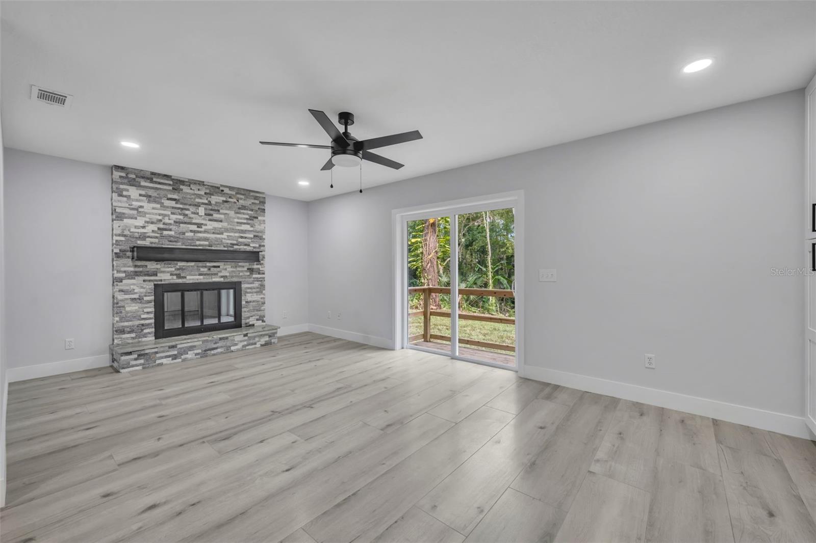 Image 10 of 65 For 672 Silver Creek Drive