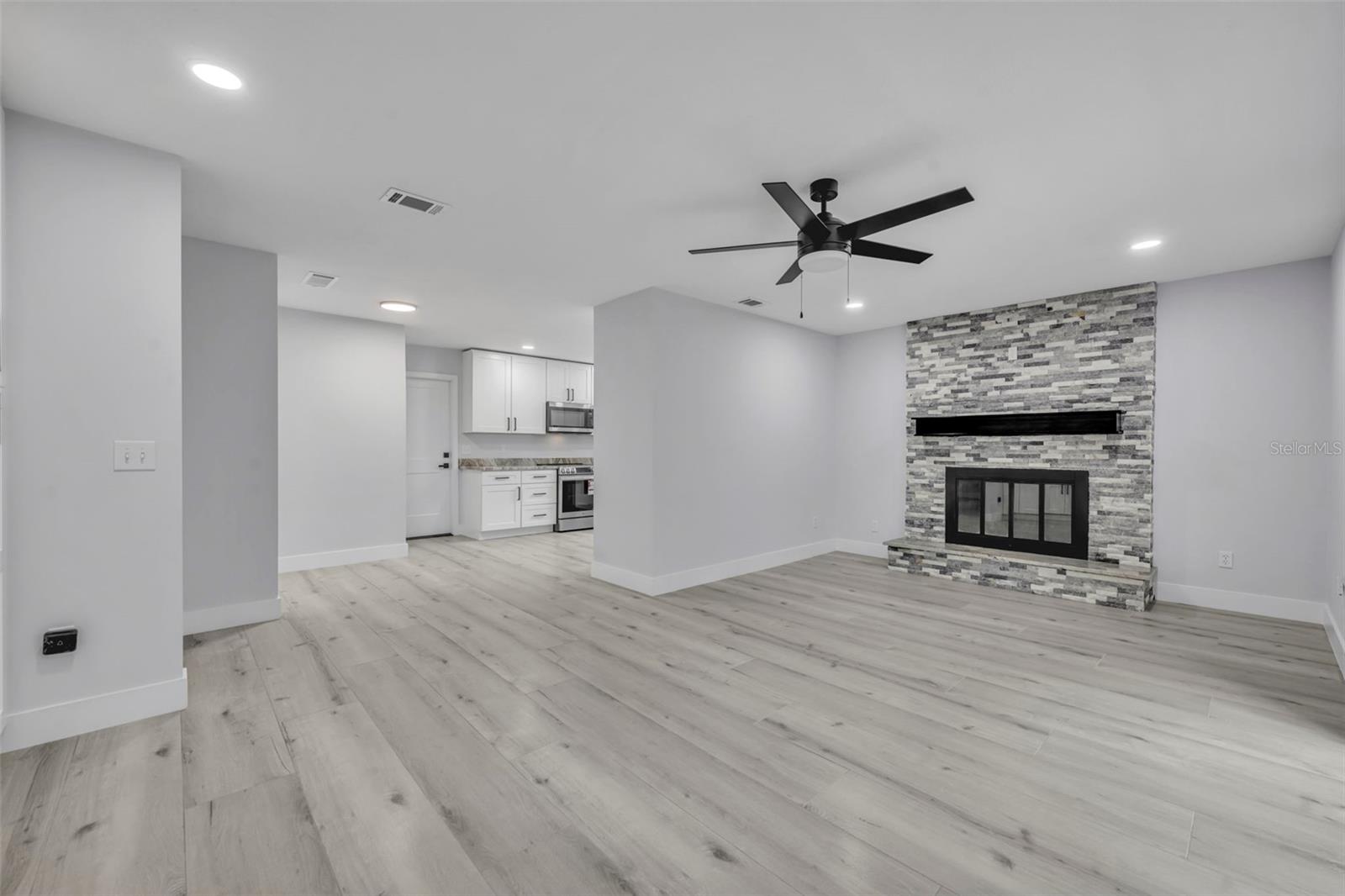 Image 11 of 65 For 672 Silver Creek Drive