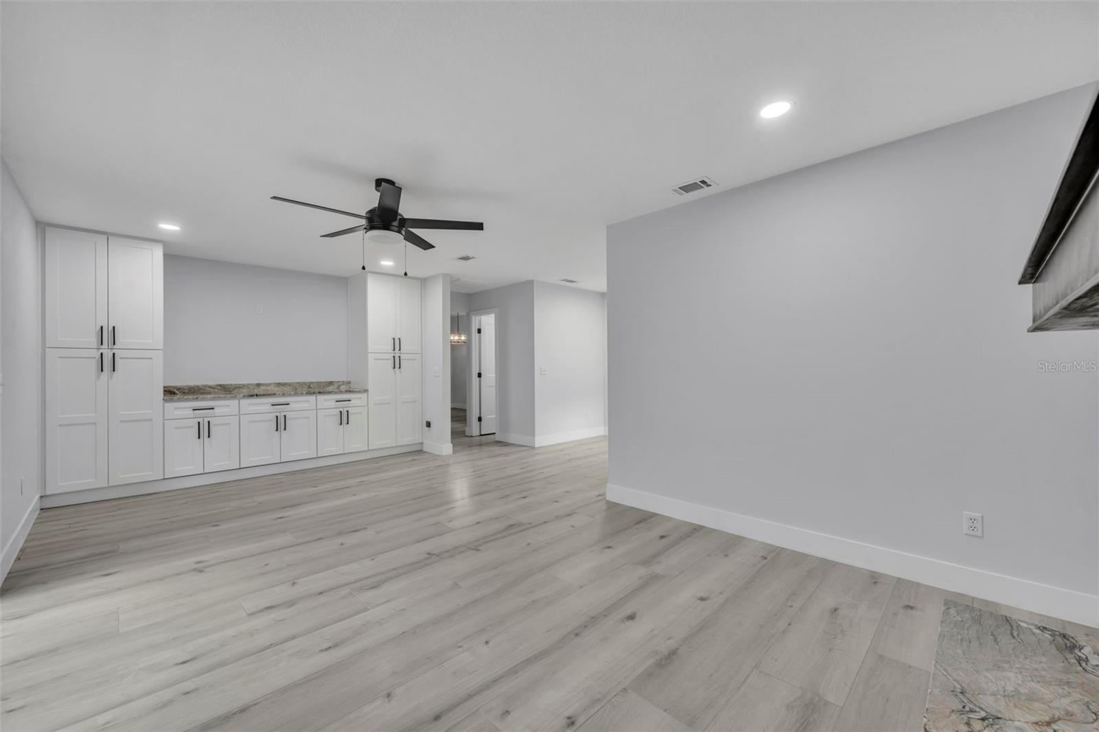 Image 12 of 65 For 672 Silver Creek Drive