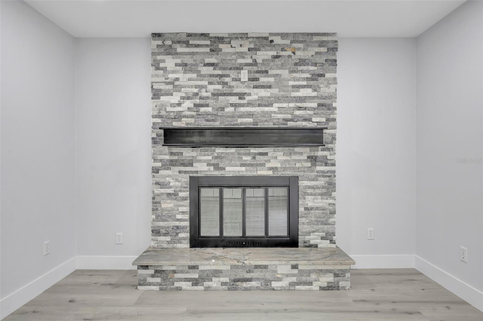 Image 13 of 65 For 672 Silver Creek Drive