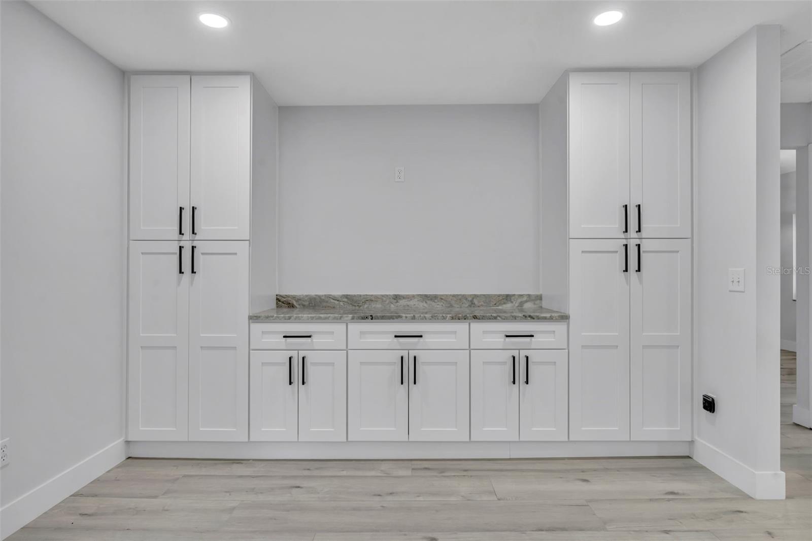 Image 14 of 65 For 672 Silver Creek Drive