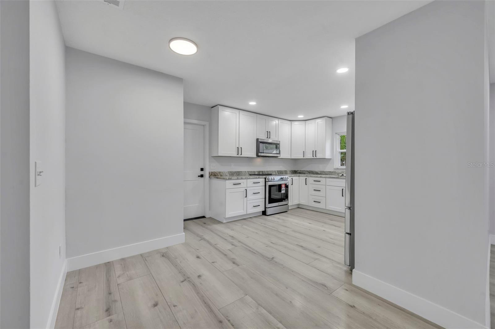 Image 15 of 65 For 672 Silver Creek Drive