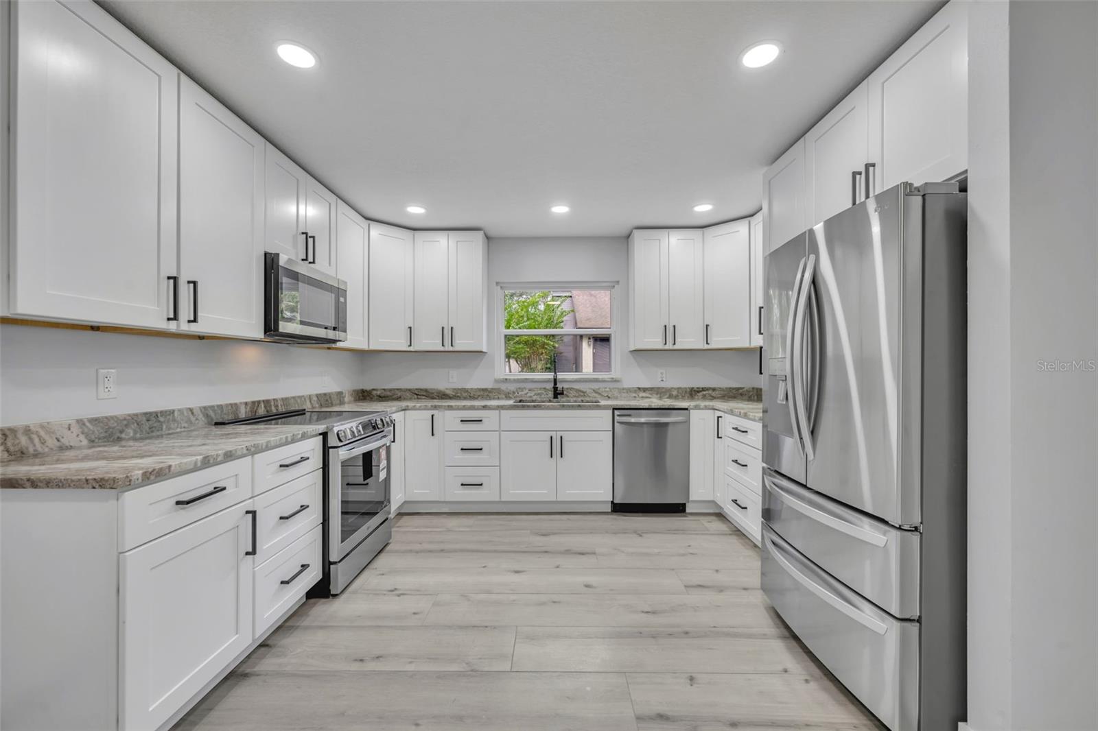 Image 16 of 65 For 672 Silver Creek Drive