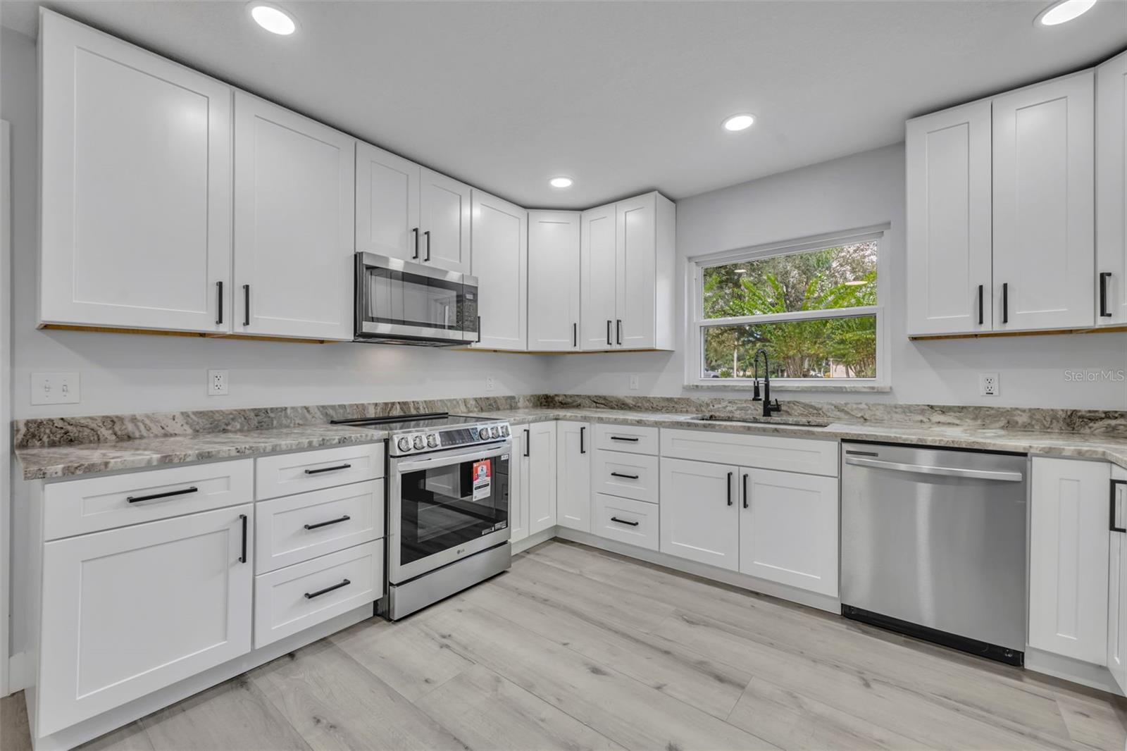 Image 17 of 65 For 672 Silver Creek Drive