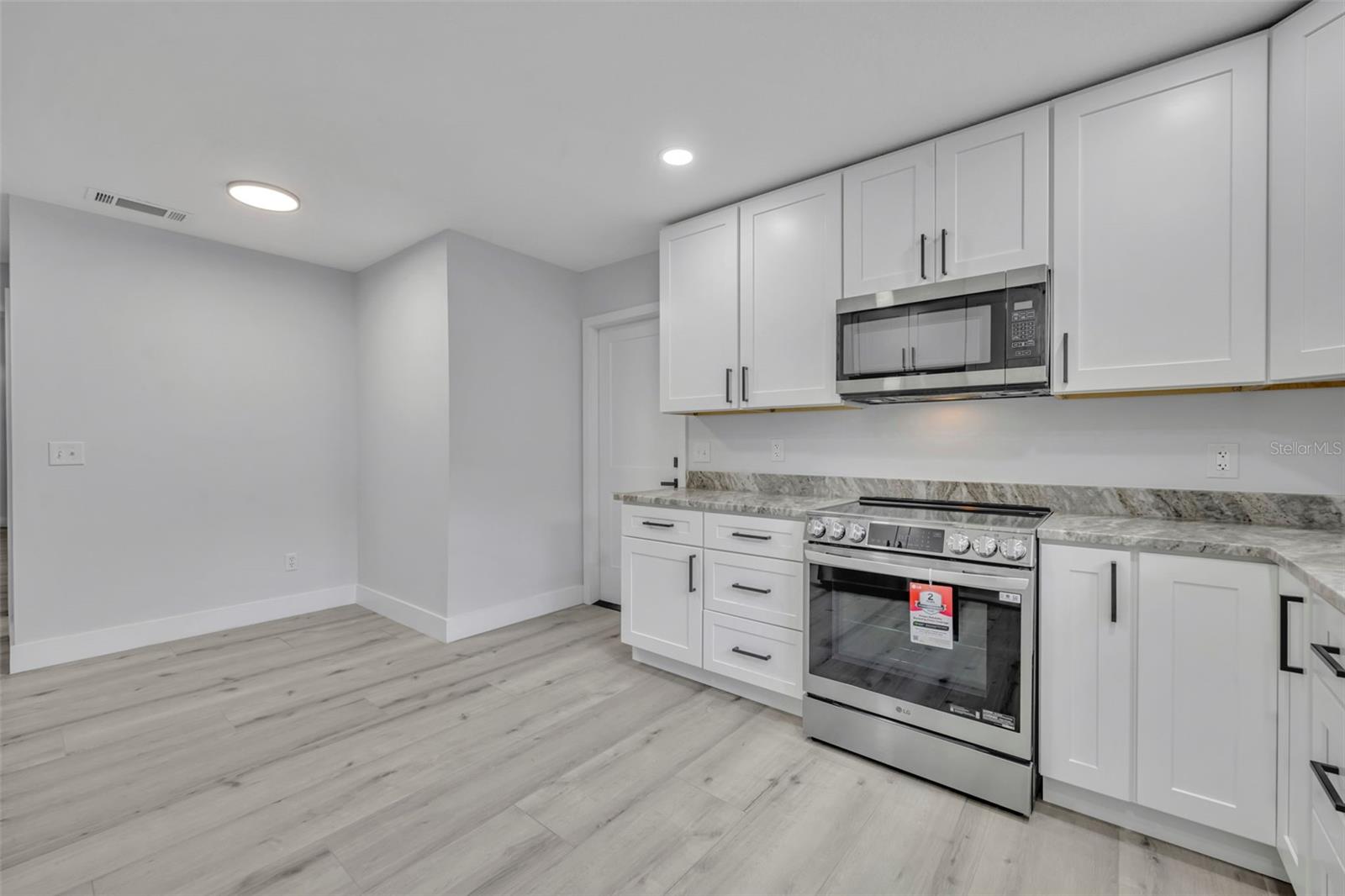 Image 19 of 65 For 672 Silver Creek Drive