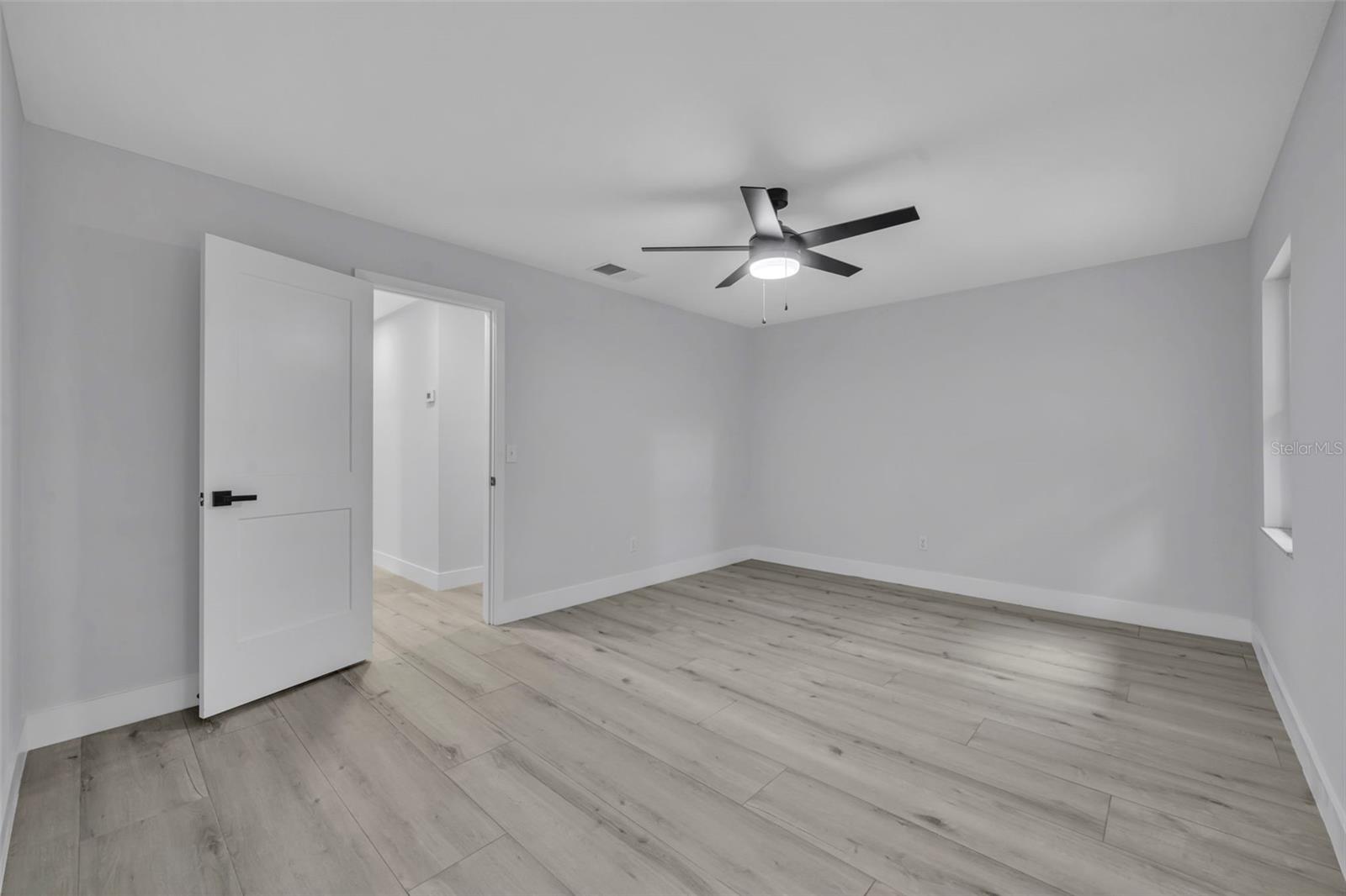 Image 21 of 65 For 672 Silver Creek Drive