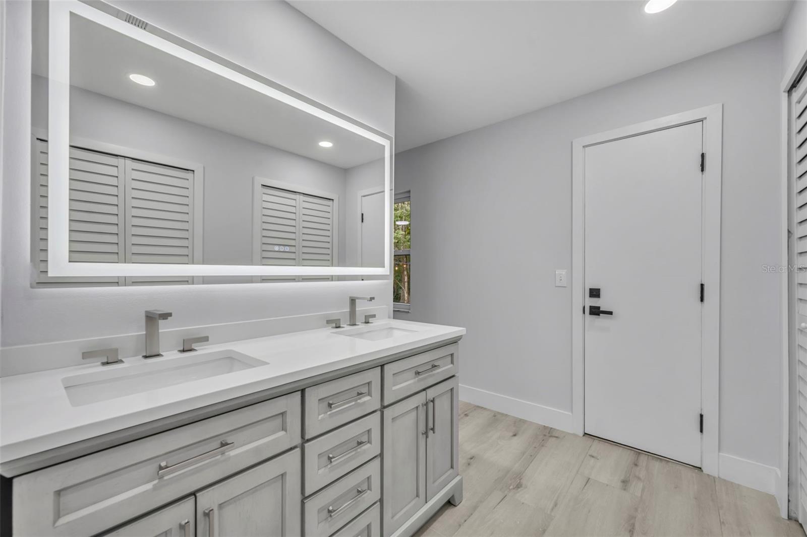 Image 26 of 65 For 672 Silver Creek Drive