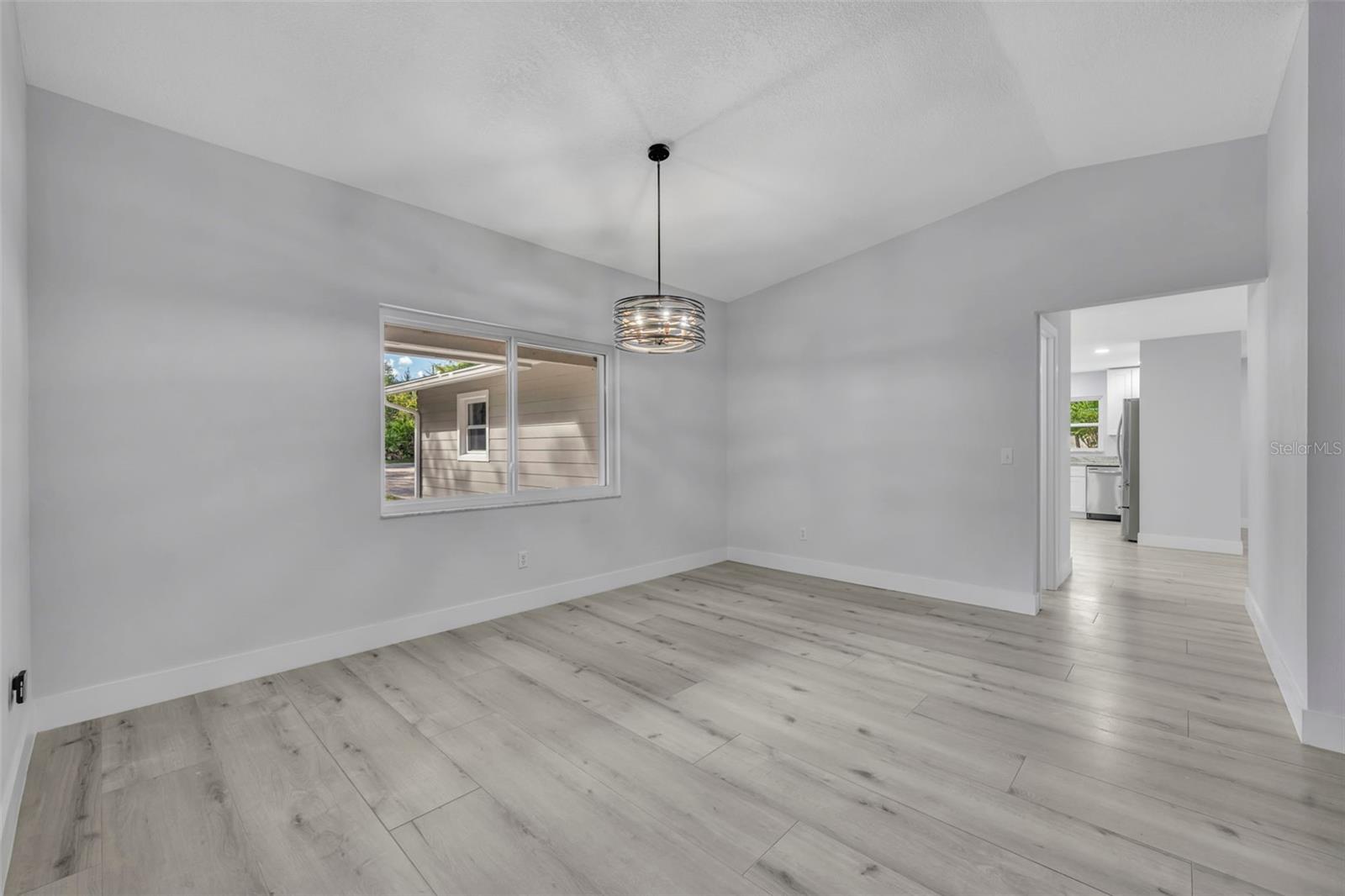 Image 7 of 65 For 672 Silver Creek Drive