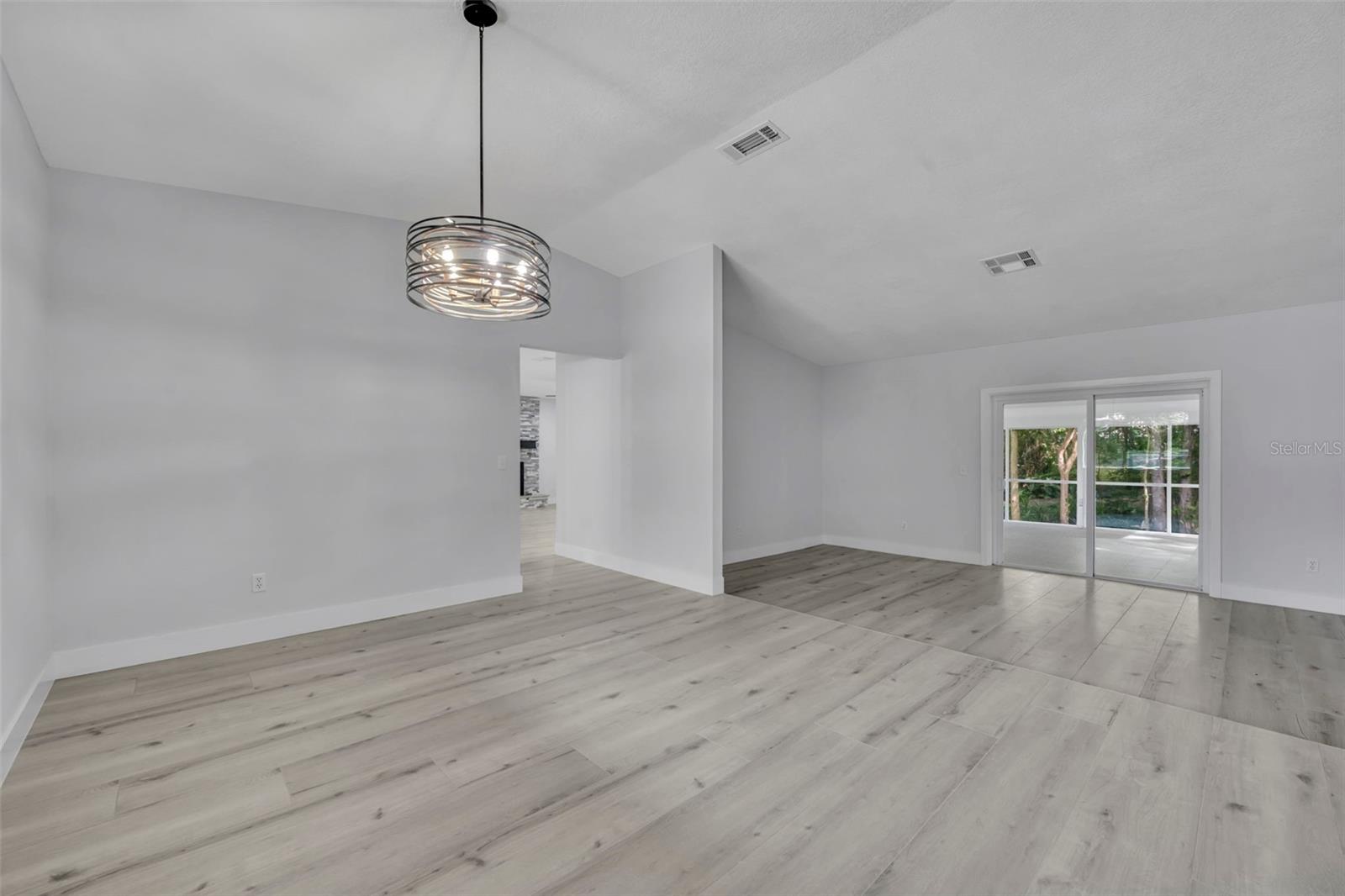 Image 8 of 65 For 672 Silver Creek Drive