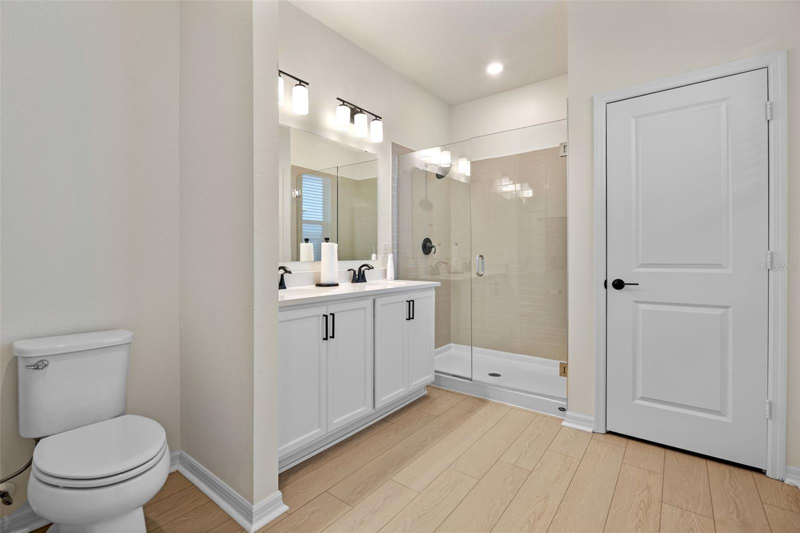 Image 17 of 31 For 625 Overpool Avenue