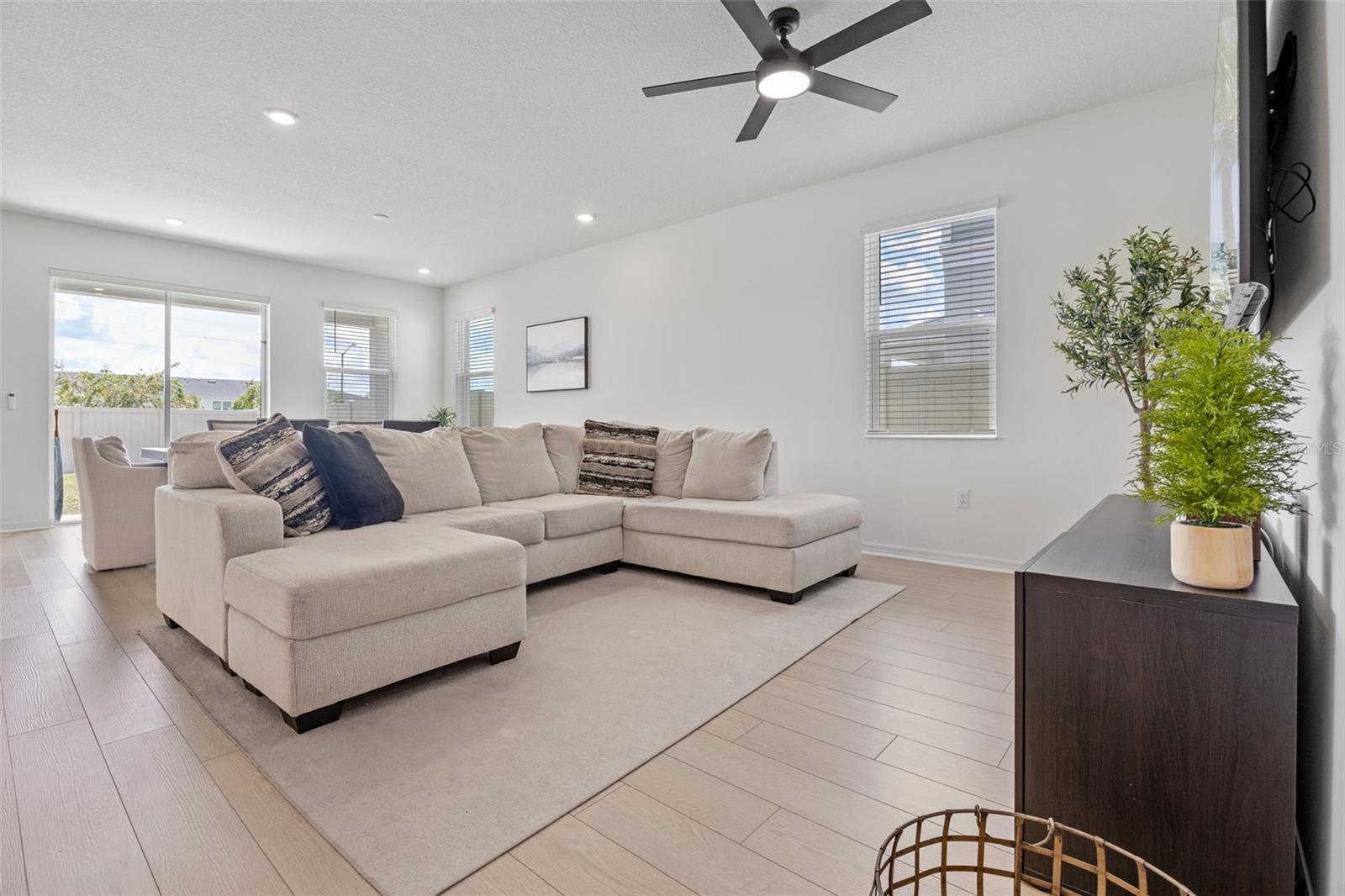 Image 8 of 31 For 625 Overpool Avenue