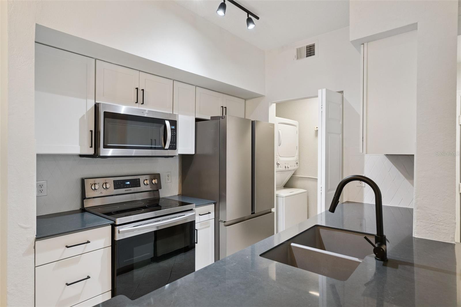 Image 4 of 28 For 13036 Mulberry Park Drive 417