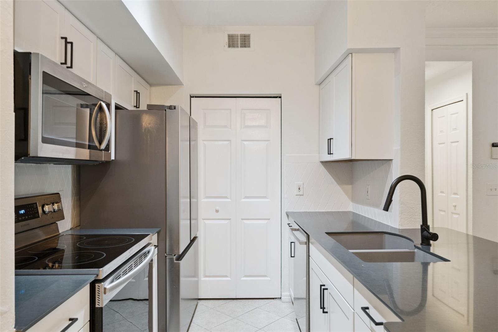 Image 5 of 28 For 13036 Mulberry Park Drive 417