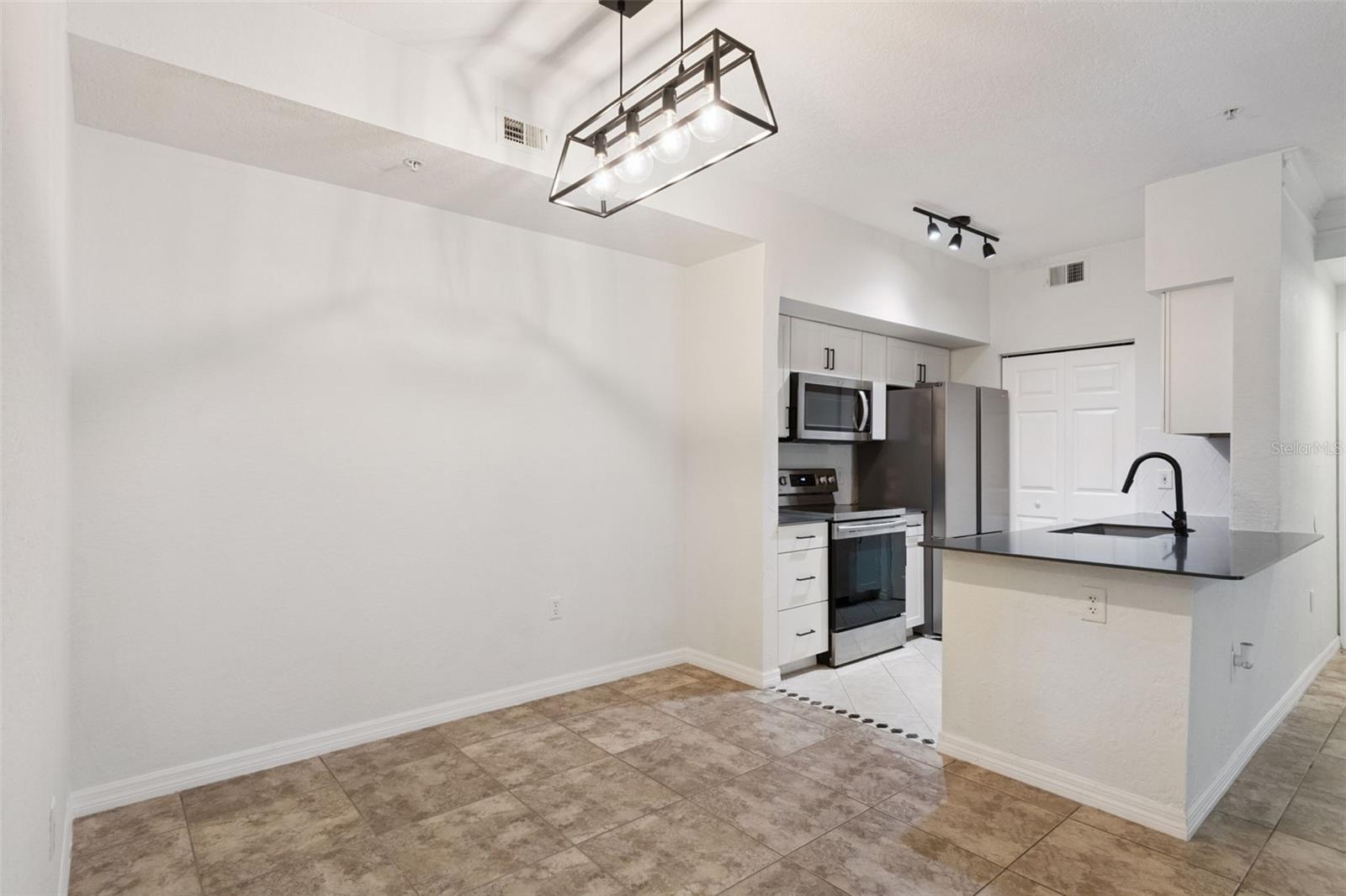 Image 7 of 28 For 13036 Mulberry Park Drive 417