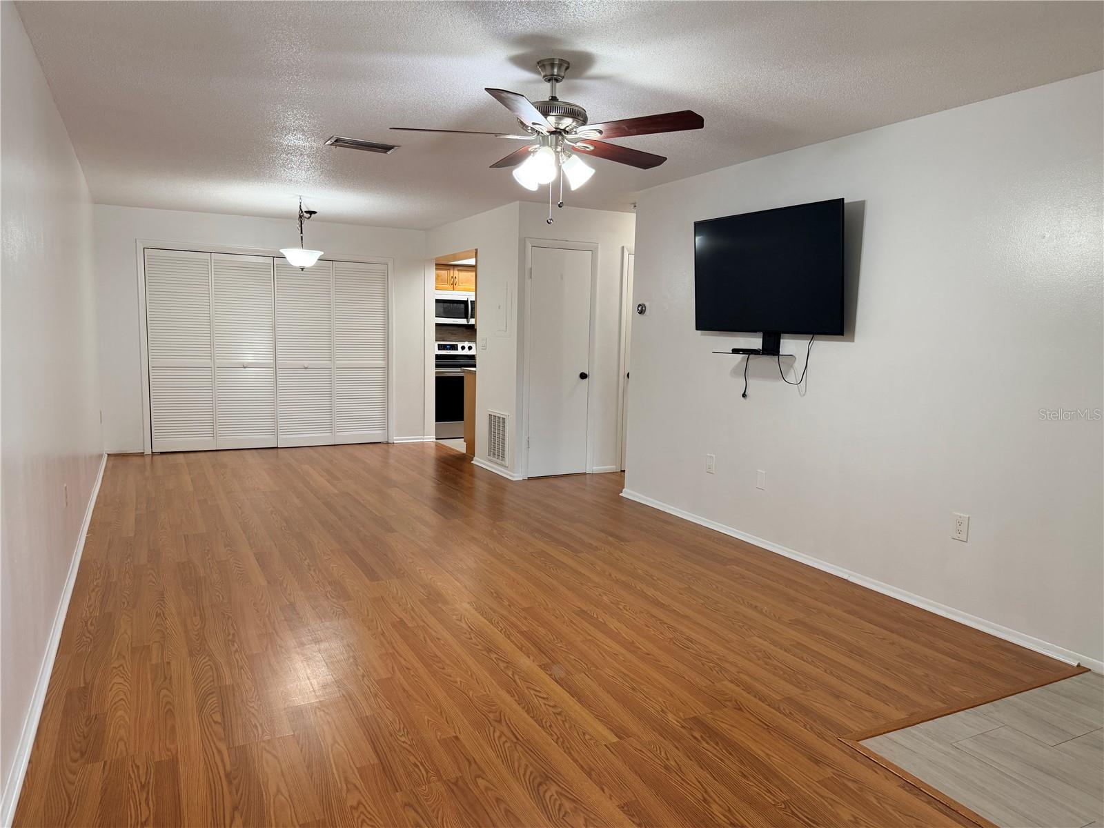 Image 3 of 17 For 540 Cascade Circle 104