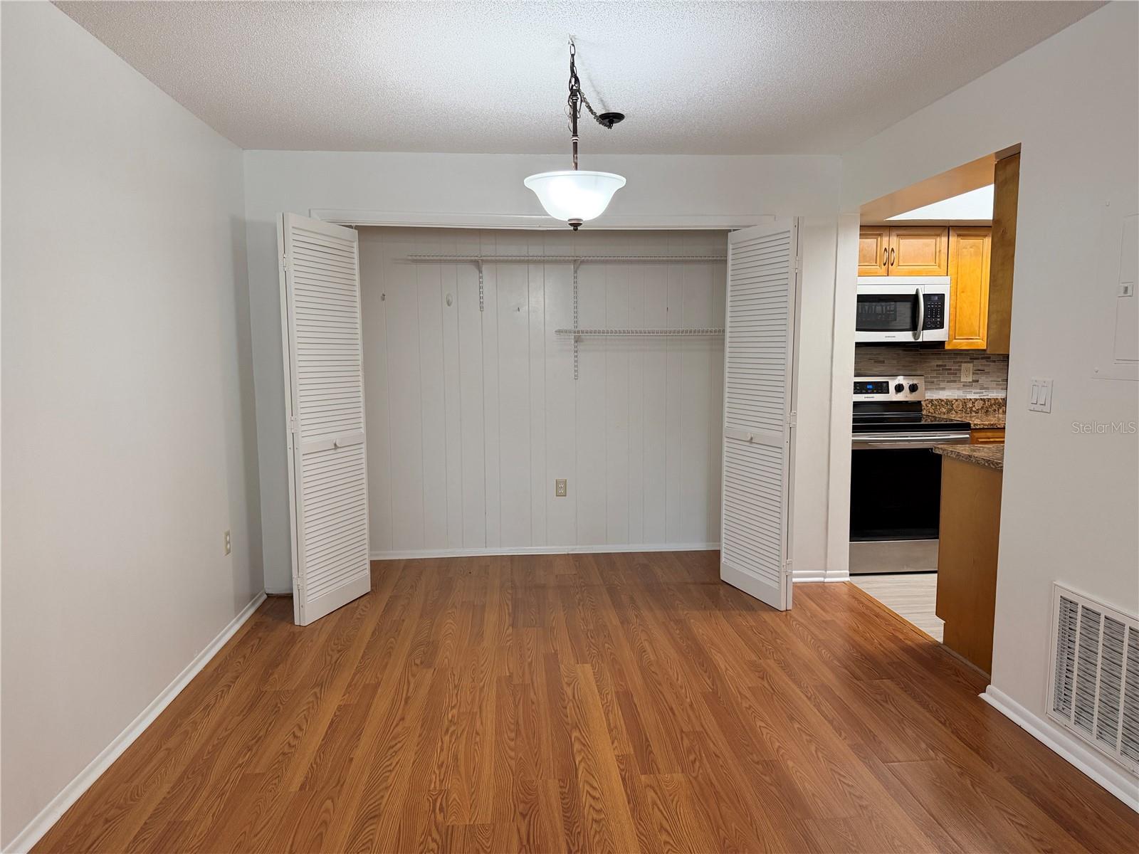 Image 4 of 17 For 540 Cascade Circle 104
