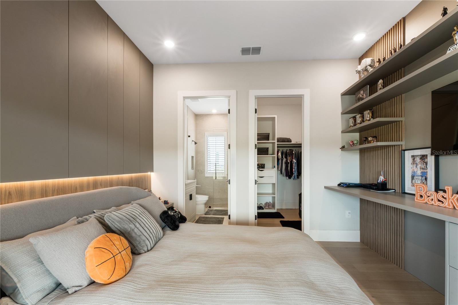 Image 28 of 48 For 16809 Bolsena Drive