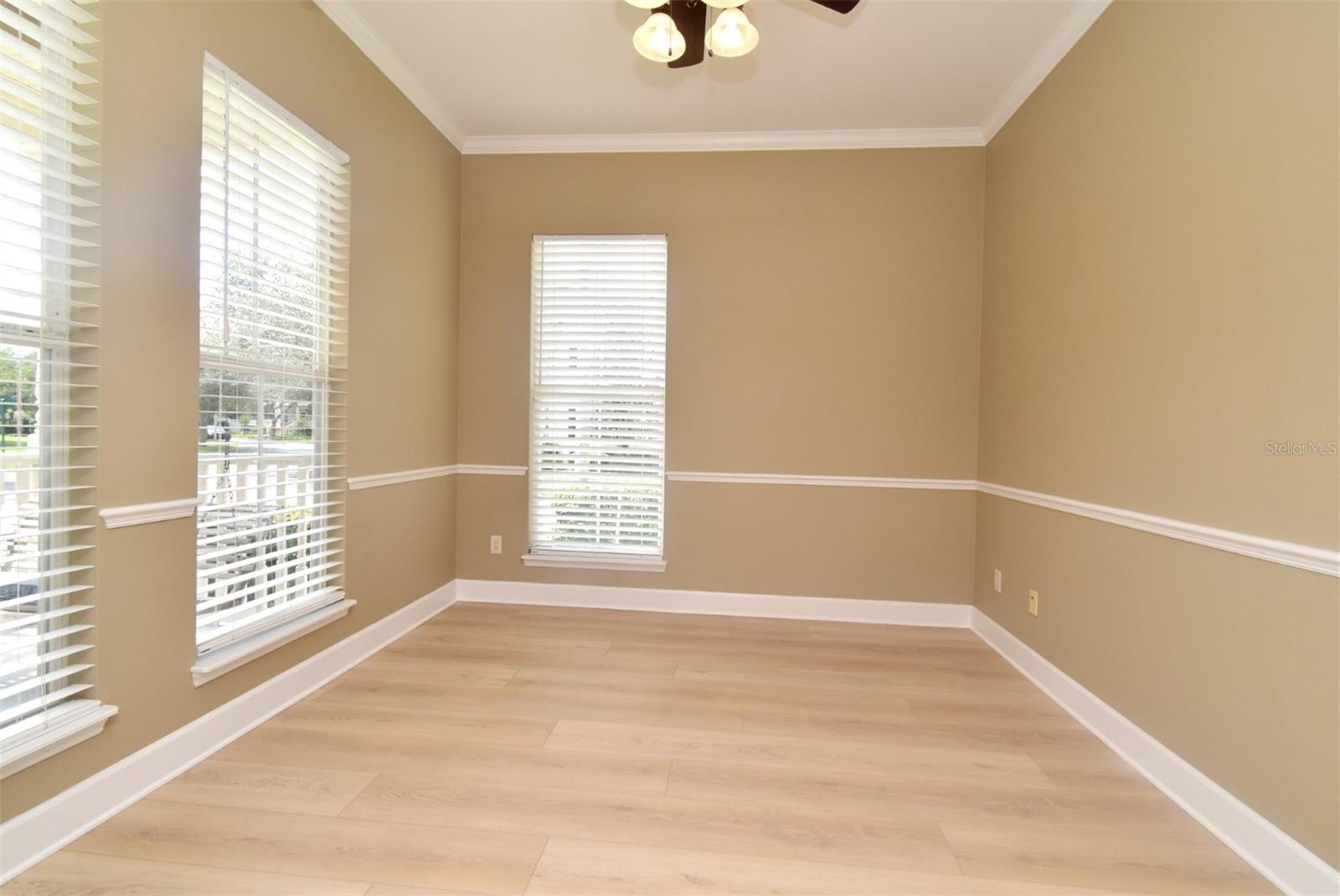 Image 21 of 42 For 815 Oak Shadows Road
