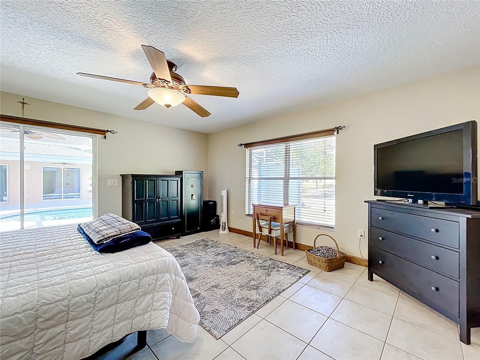 Image 32 of 100 For 527 Sunnyside Drive