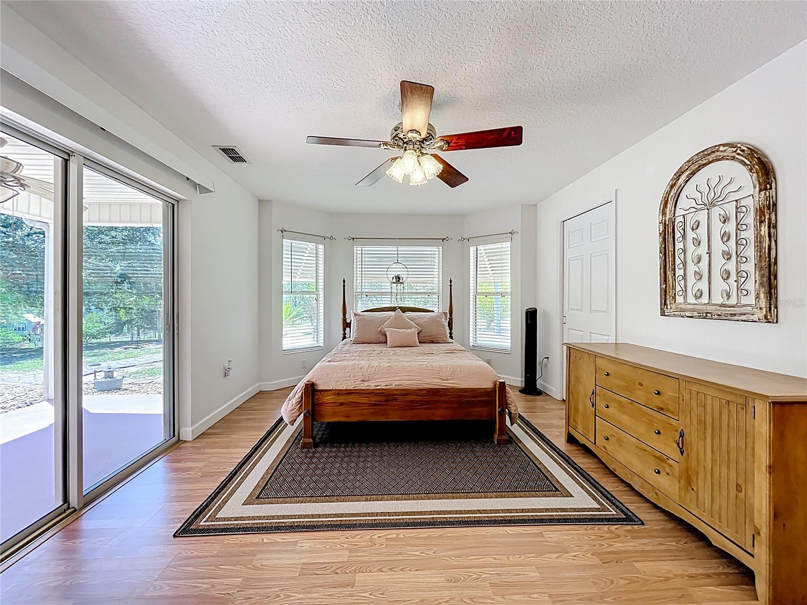 Image 45 of 100 For 527 Sunnyside Drive