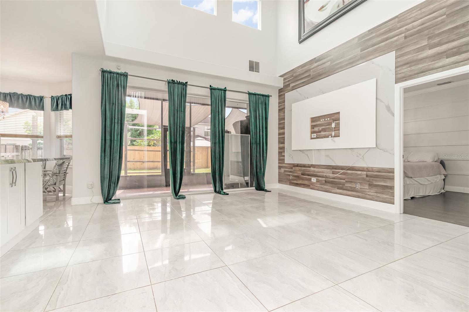 Image 4 of 35 For 10142 Silmarien Street