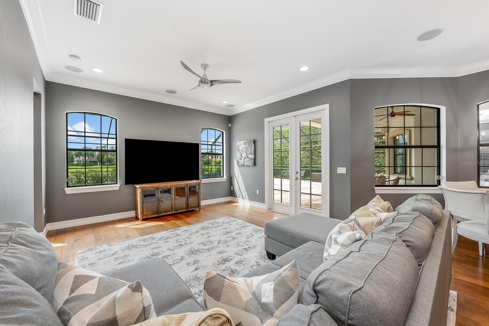 Image 13 of 45 For 9833 Hatton Circle