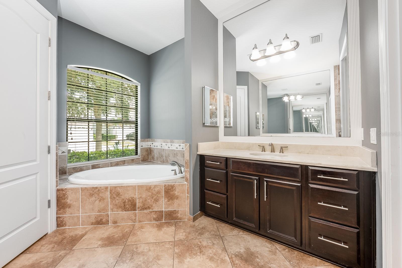 Image 17 of 45 For 9833 Hatton Circle