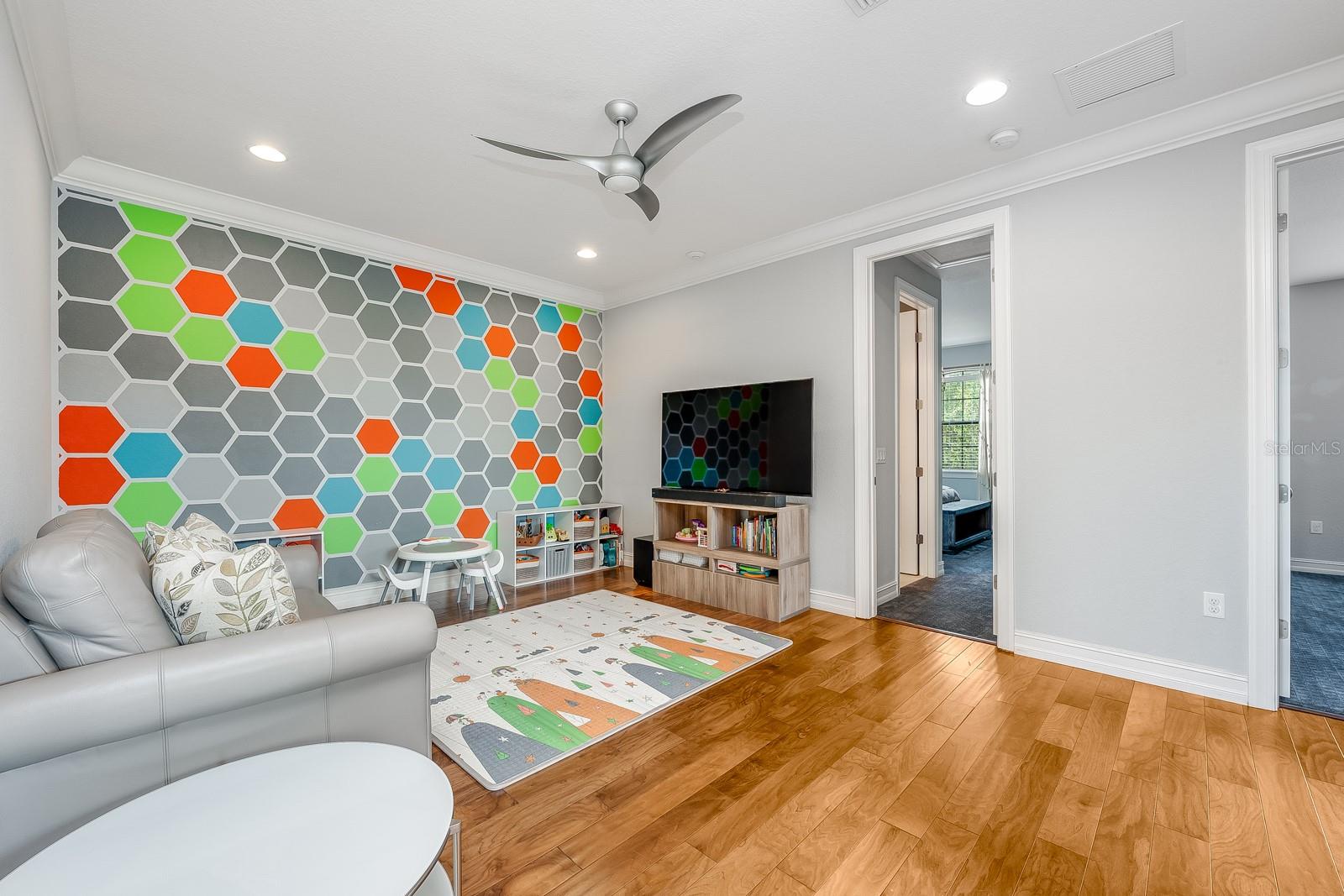 Image 19 of 45 For 9833 Hatton Circle