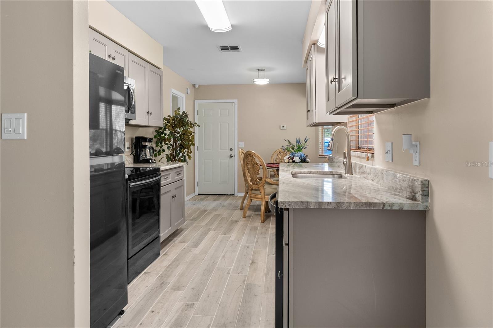 Image 4 of 38 For 11253 Apopka Vineland Road