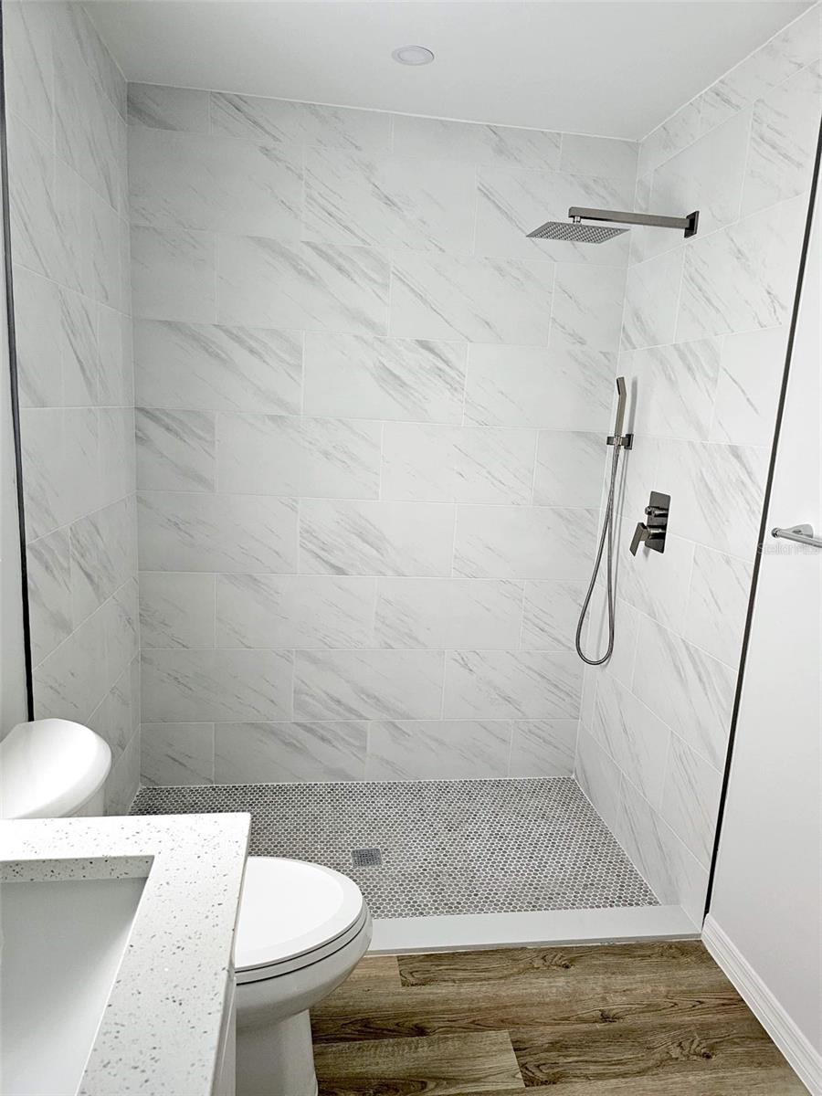 Image 11 of 22 For 22499 Bradford Avenue