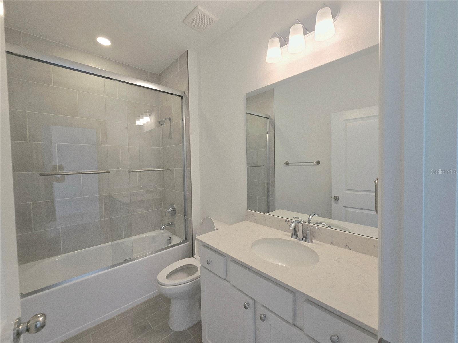 Image 17 of 61 For 13844 Convergence Boulevard