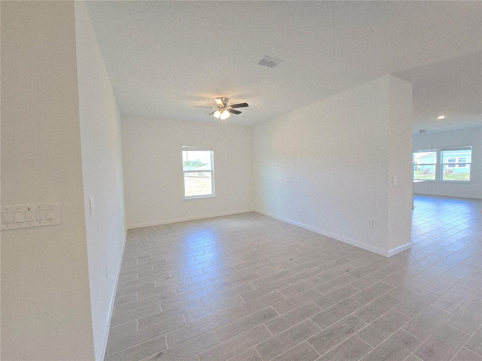 Image 20 of 61 For 13844 Convergence Boulevard