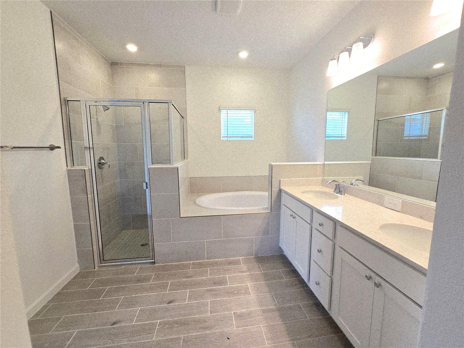 Image 28 of 61 For 13844 Convergence Boulevard