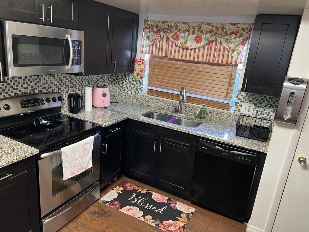 Image 6 of 11 For 7065 Balboa Drive 7065