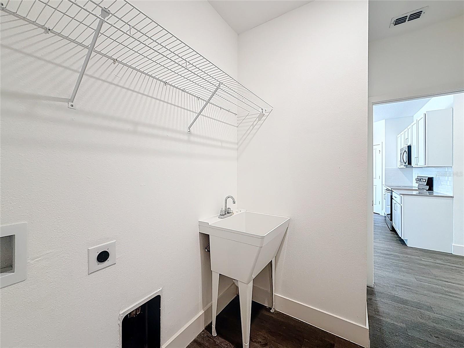 Image 18 of 26 For 3583 1st Drive