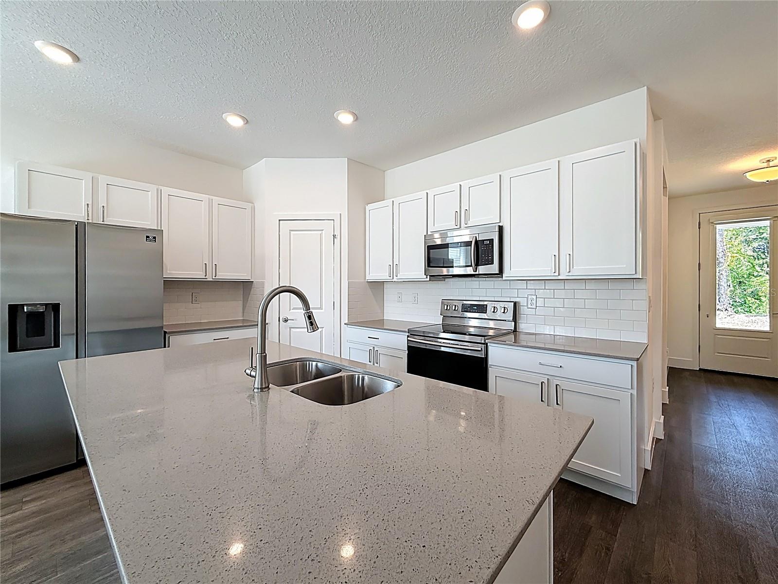 Image 4 of 26 For 3583 1st Drive