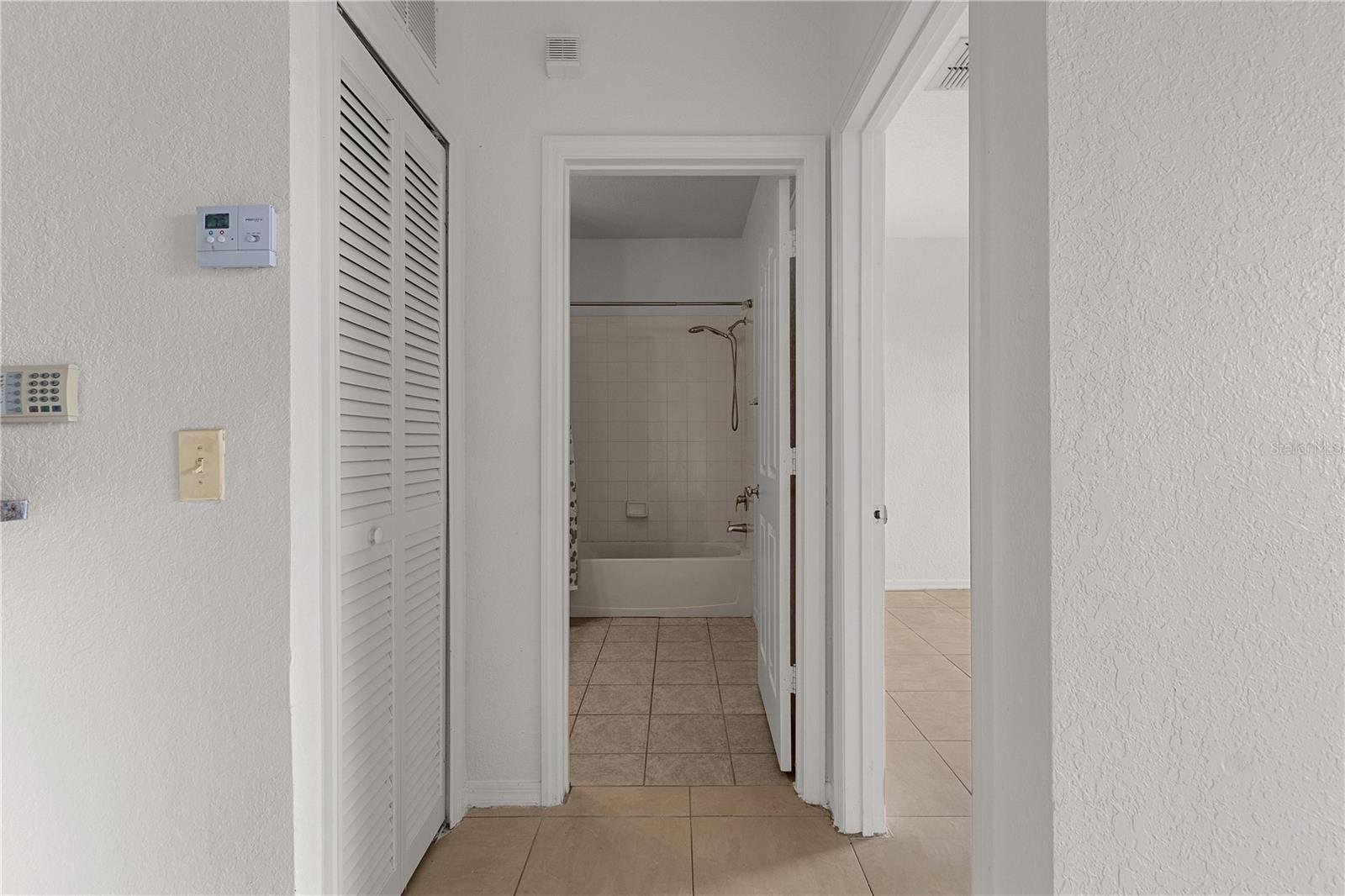 Image 12 of 19 For 6171 Metrowest Boulevard 306