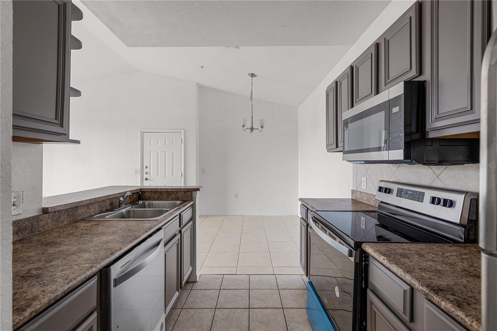 Image 5 of 19 For 6171 Metrowest Boulevard 306