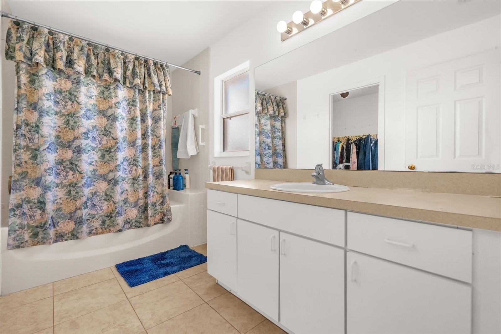 Image 22 of 31 For 11725 Foxglove Drive