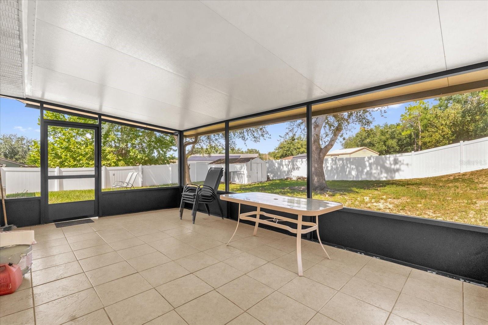 Image 23 of 31 For 11725 Foxglove Drive