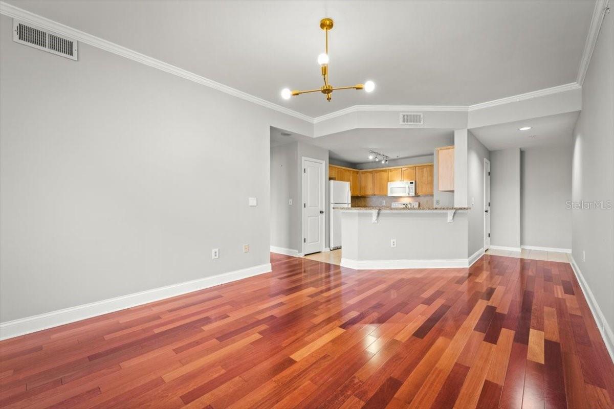 Image 7 of 50 For 400 Bay Street 602