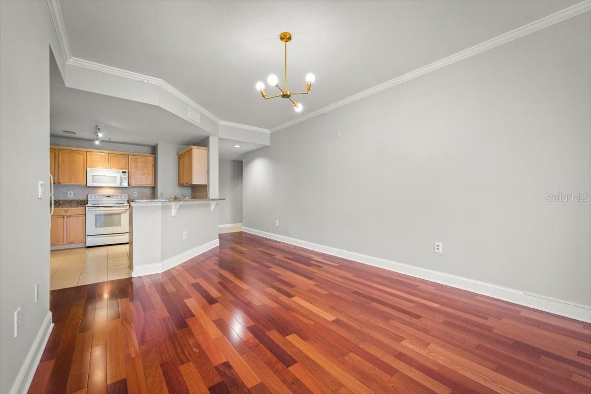 Image 8 of 50 For 400 Bay Street 602
