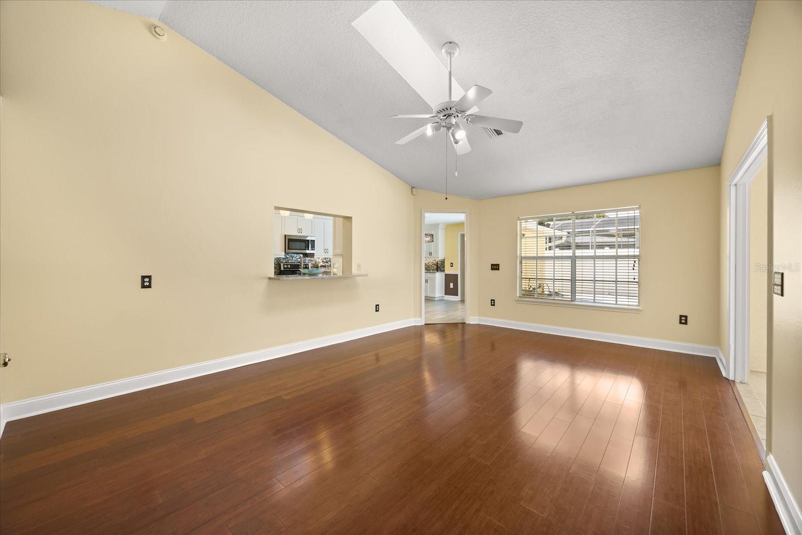 Image 10 of 41 For 1615 Poe Avenue